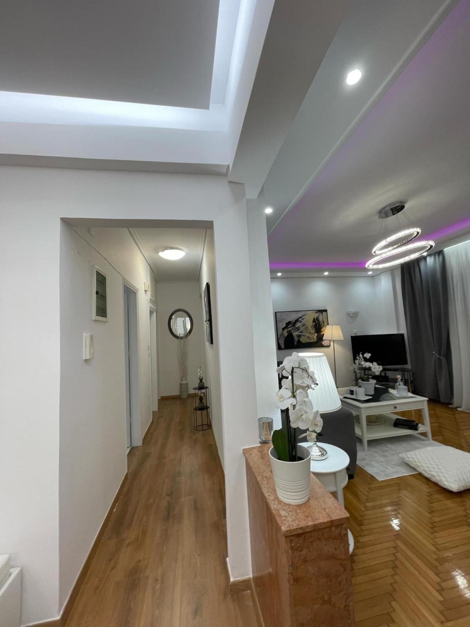 Modern In The Heart Of Athens. Apartment